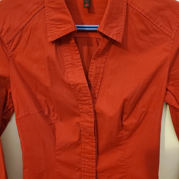 Button down red shirt - Picture 2 of 3